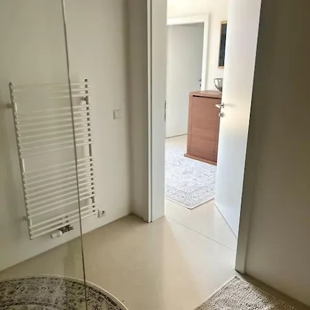 Lägenhet Mit Balkon, Lift, Luxus -beletage