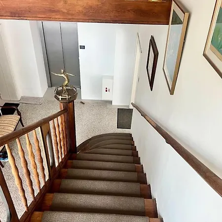 Mit Balkon, Lift, Luxus -beletage Lägenhet *