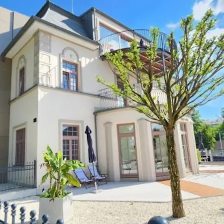 Luxus-apartment In Historischer Villa, Balkon & Lift, Naehe Therme *