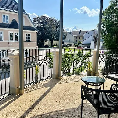 아파트 Luxus-apartment In Historischer Villa, Balkon & Lift, Naehe Therme