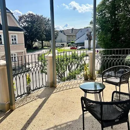 Luxus-apartment In Historischer Villa, Balkon & Lift, Naehe Therme 바드홀