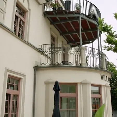 Luxus-apartment In Historischer Villa, Balkon & Lift, Naehe Therme 아파트