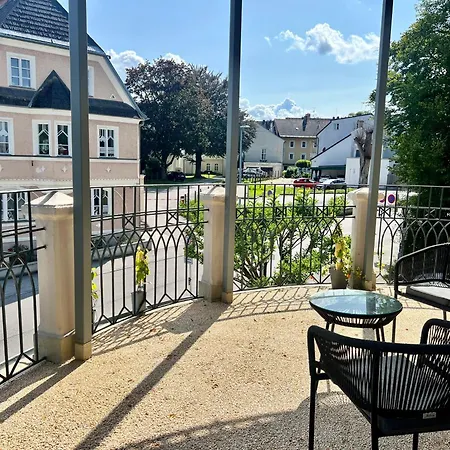 Mit Balkon, Lift, Luxus -beletage Lägenhet *