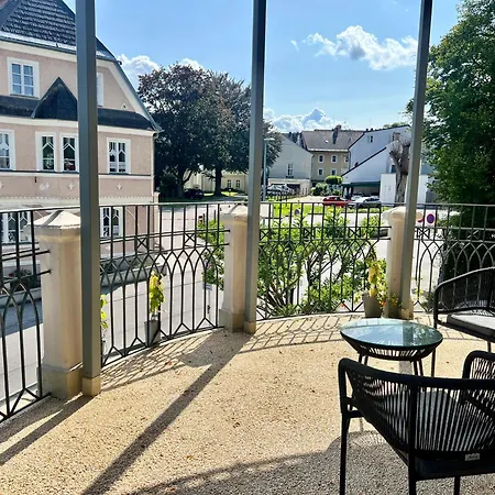 Luxus-apartment In Historischer Villa, Balkon & Lift, Naehe Therme Apartment *