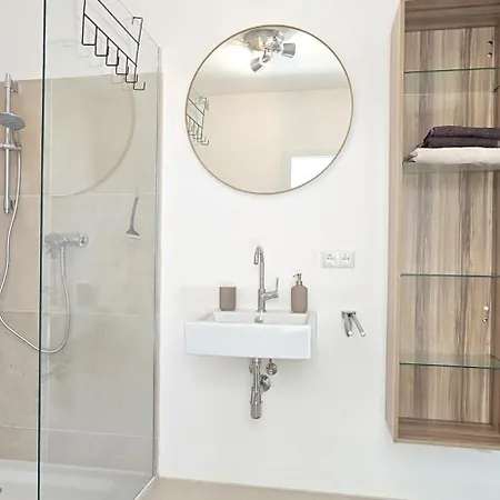 Appartement Mit Balkon, Lift, Luxus -beletage