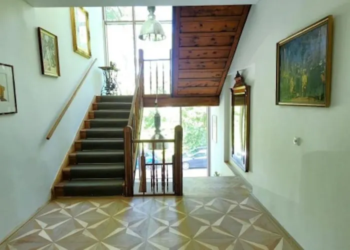 Daire Luxus-apartment In Historischer Villa, Balkon & Lift, Naehe Therme