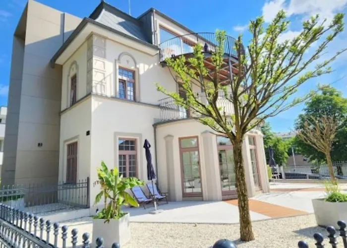 Luxus-apartment In Historischer Villa, Balkon & Lift, Naehe Therme *