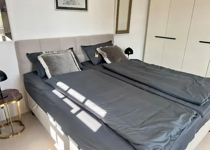 Luxus-apartment In Historischer Villa, Balkon & Lift, Naehe Therme Bad Hall