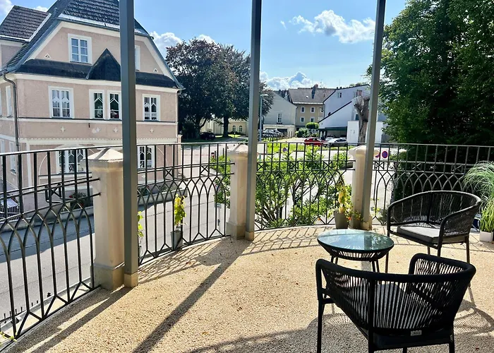 Luxus-apartment In Historischer Villa, Balkon & Lift, Naehe Therme Daire *