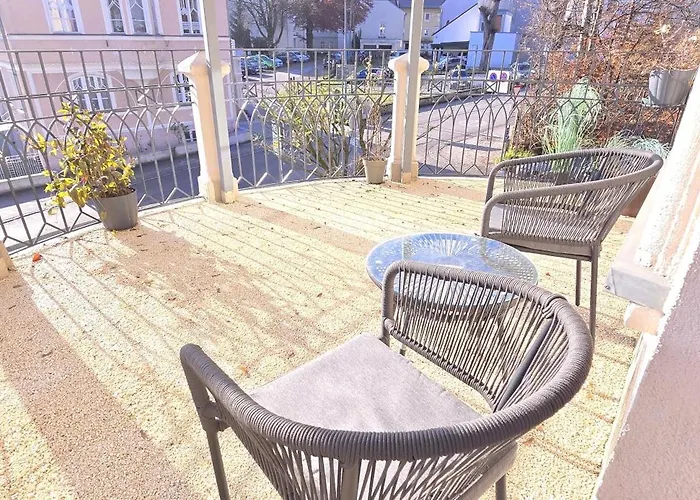 Luxus-apartment In Historischer Villa, Balkon & Lift, Naehe Therme Daire