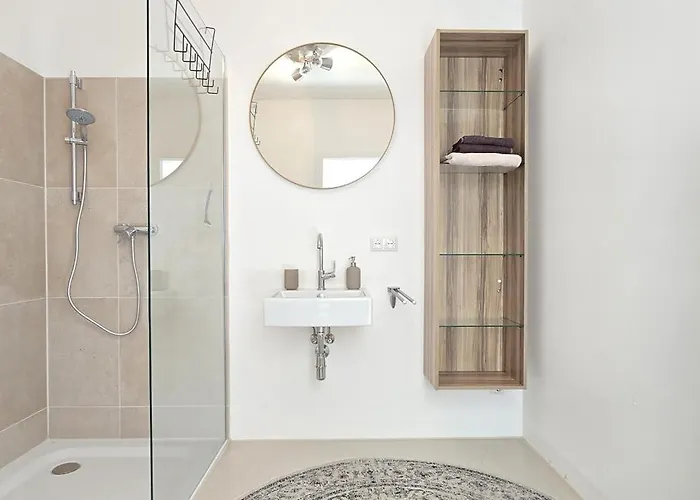 Luxus-apartment In Historischer Villa, Balkon & Lift, Naehe Therme Daire *