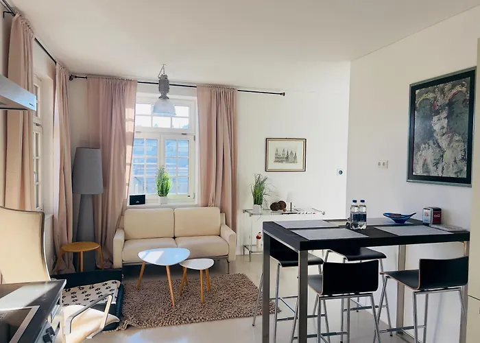 Luxus-apartment In Historischer Villa, Balkon & Lift, Naehe Therme