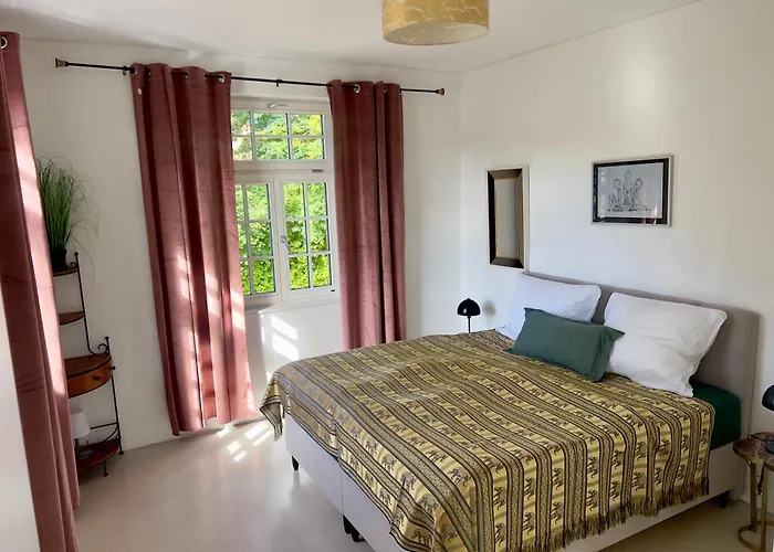 Luxus-apartment In Historischer Villa, Balkon & Lift, Naehe Therme Daire