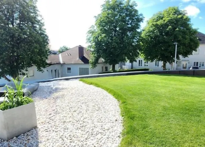 Luxus-apartment In Historischer Villa, Balkon & Lift, Naehe Therme Apartman *