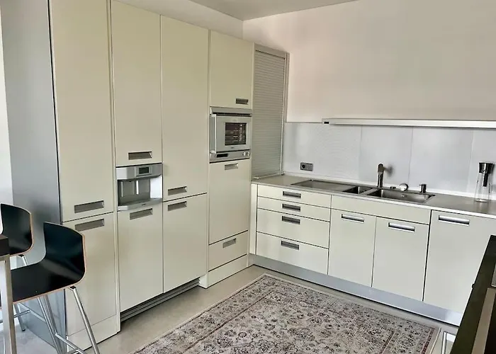 Luxus-apartment In Historischer Villa, Balkon & Lift, Naehe Therme