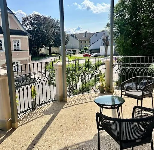 Luxus-apartment In Historischer Villa, Balkon & Lift, Naehe Therme Bad Hall