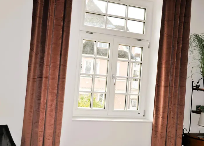 Luxus-apartment In Historischer Villa, Balkon & Lift, Naehe Therme Bad Hall