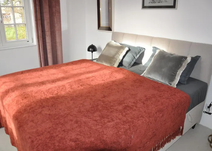 Luxus-apartment In Historischer Villa, Balkon & Lift, Naehe Therme *