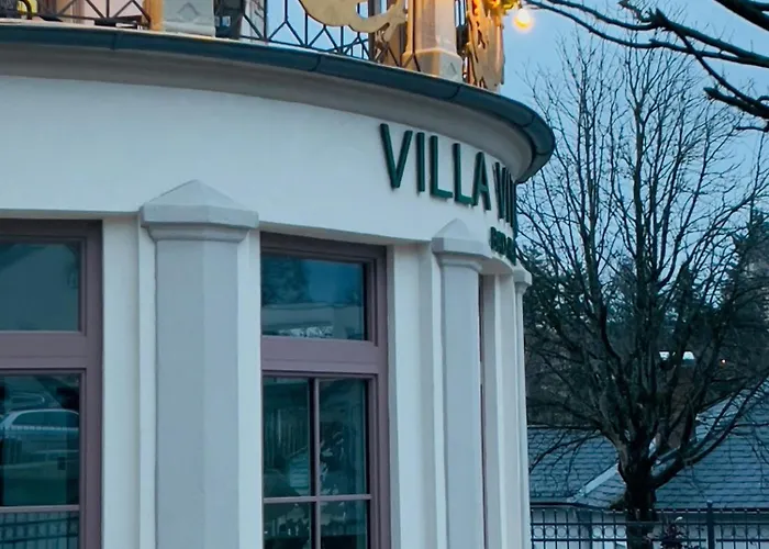 Luxus-apartment In Historischer Villa, Balkon & Lift, Naehe Therme Apartman *